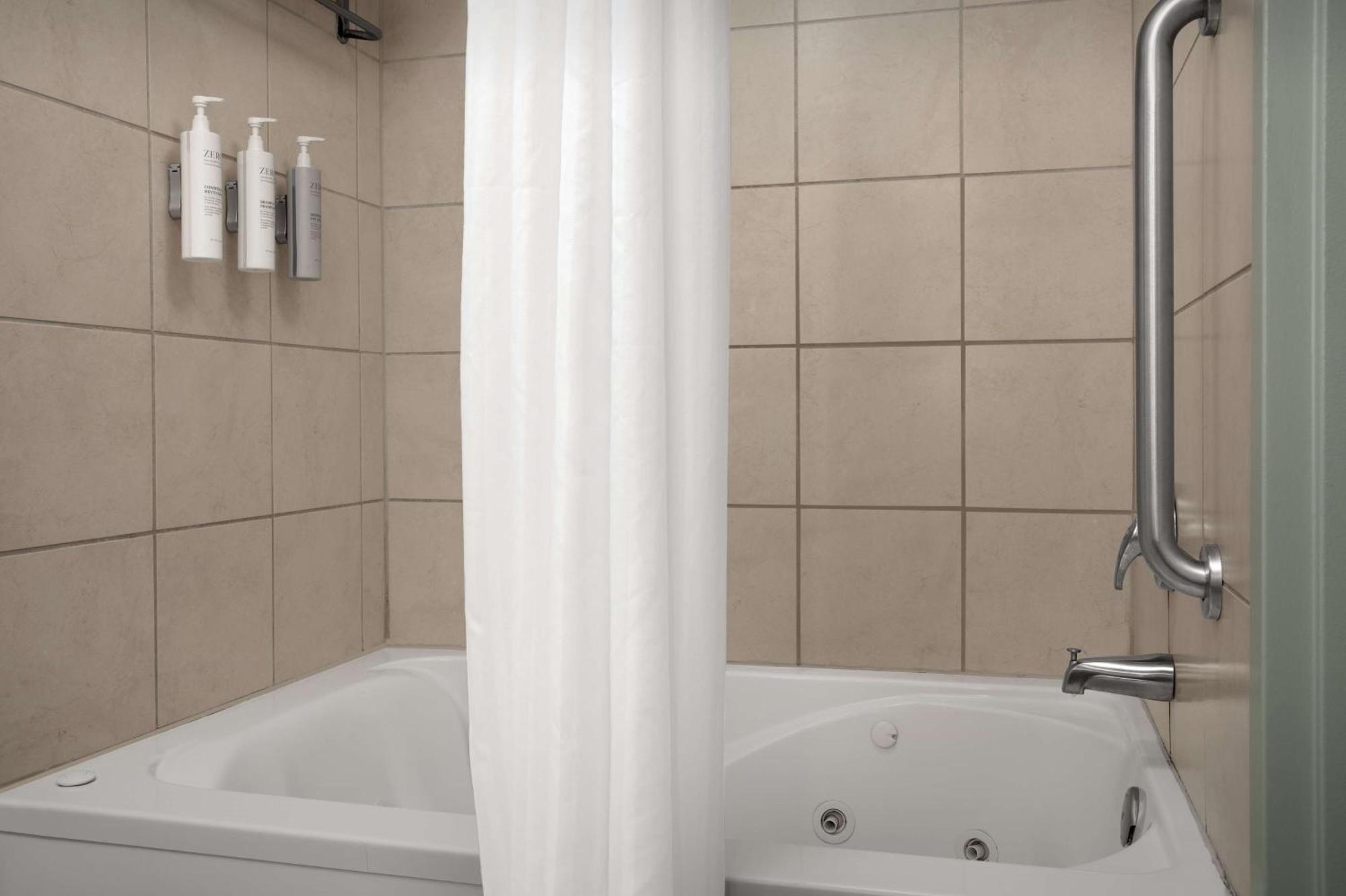 King Room Whirlpool,1606551238:JPEG